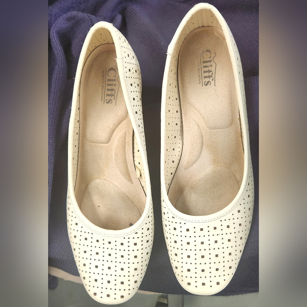 Cliffs By White Mountain Women's Off White  Leather 1.75" Low Block Heels